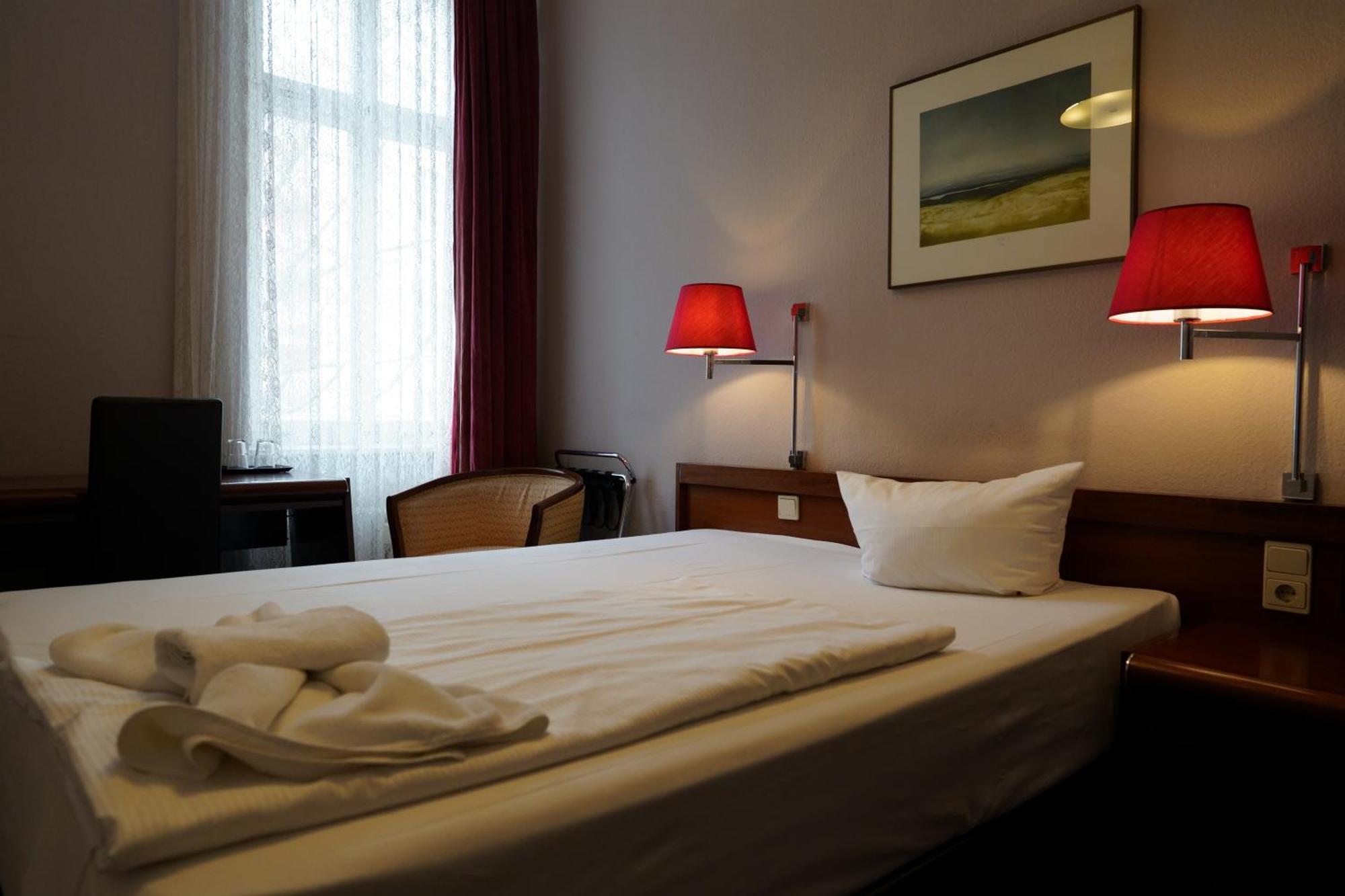 Hotel Pension Xantener Eck Berlin Exterior photo